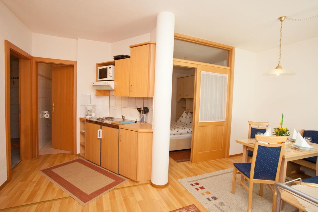 Familiengaestehaus Ingrid Sankt Martin am Tennengebirge Chambre photo